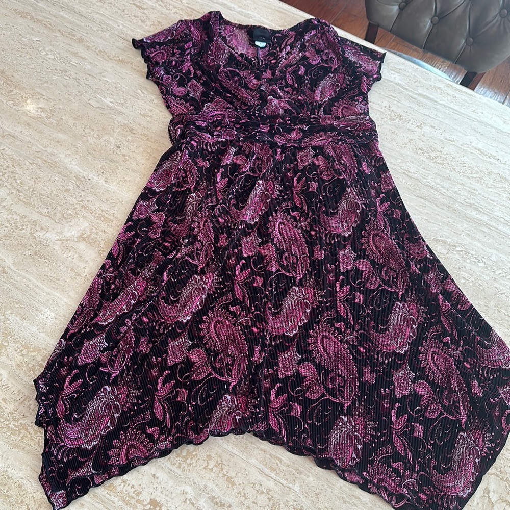 JTB Sleeveless pink/white/black polyester v neck dress ties in back (size LARGE)